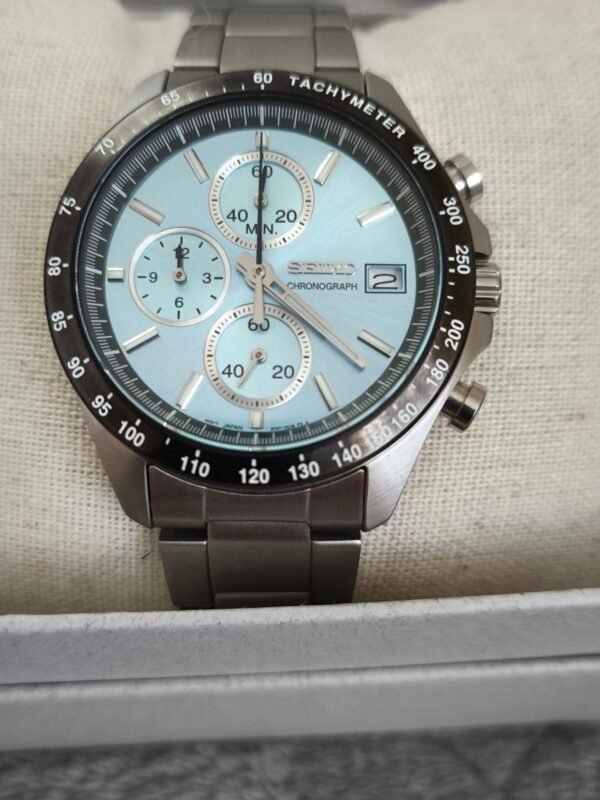i-img900x1200-1738591299591zei4oe.jpg SEIKO SELECTION Cronógrafo de cuarzo azul hielo
